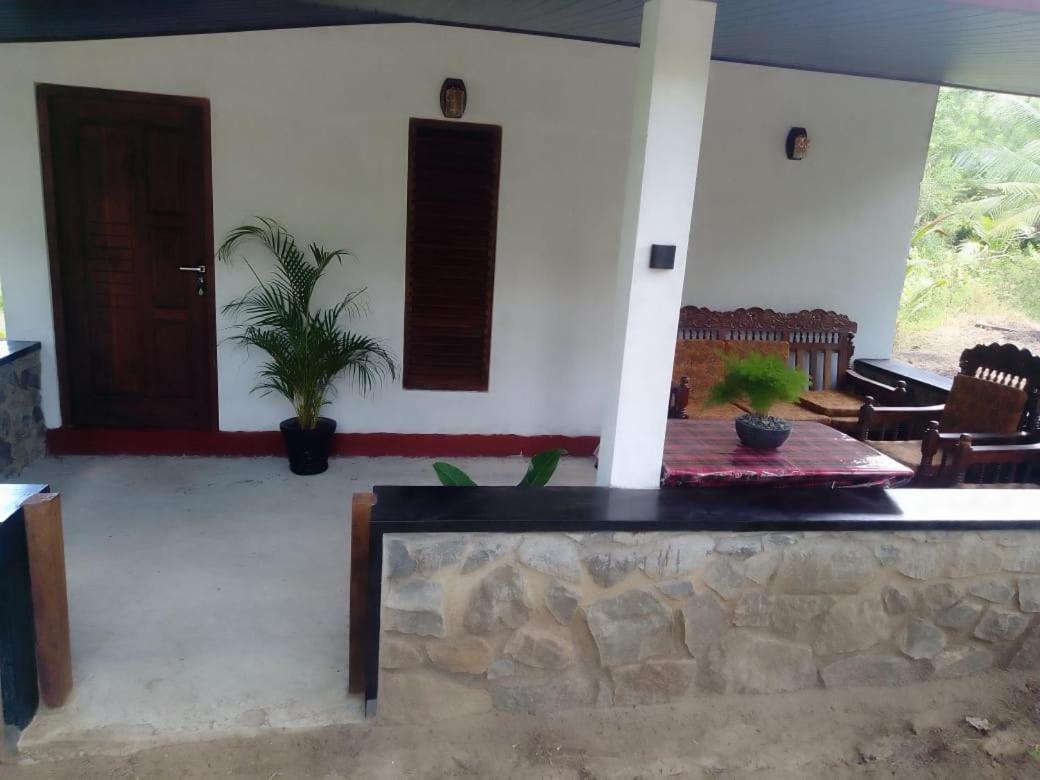 Soma Cabana, Homestay & Restaurant Tangalle Exterior foto